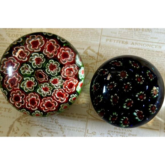 2 Murano Millefiori Paperweights Red/ Blue & Red/Green Floral Glass Vintage - Picture 5 of 8